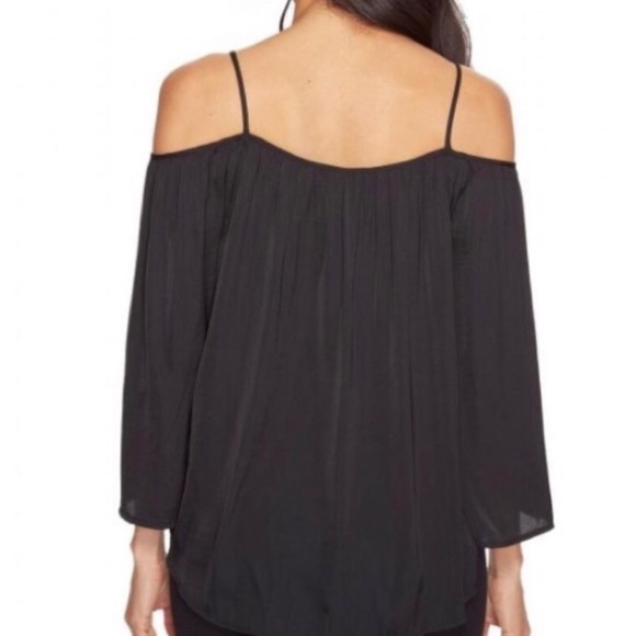 Vince Camuto | 2 x HP 🎉 Women's rumple cold shoulder blouse - Picture 8 of 9